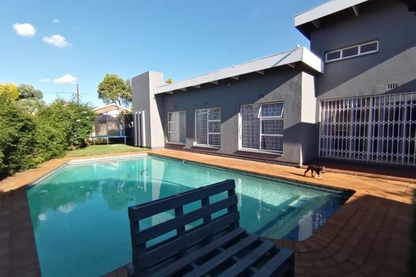 This property consists of kitchen, lounge, dining room, family room, 3 bedrooms with laminated floors, 2 bathrooms ...