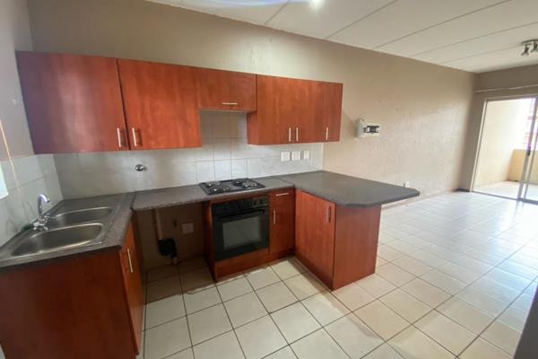 WhatsApp us to view! A 2 Bedroom 2 Bathroom Apartment for Sale in Comet . This property ...