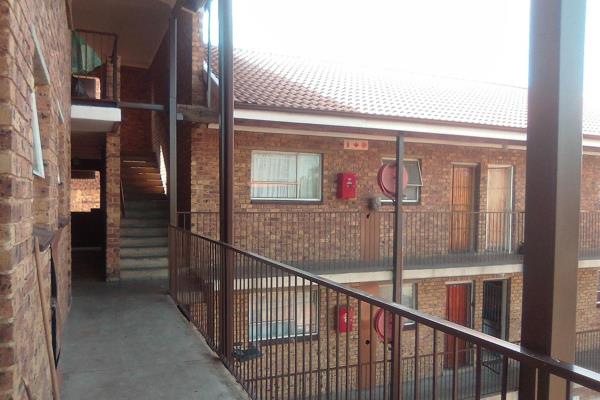 1 Bedroom 1 bathroom apartment for sale in Kempton park in a secure area near all the amenities a walking distance to the shopping ...