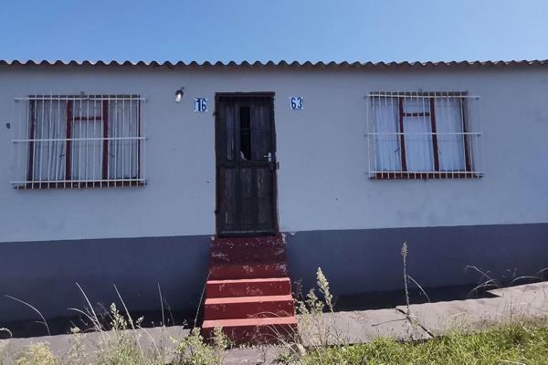 Mdantsane has a lovely two bedroom house for sale . 
The house is fully tiled , With a kitchen , bathroom and living room  . 
Yard ...