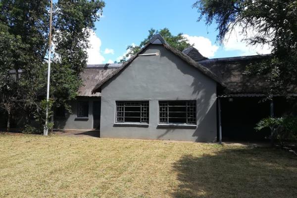 Spacious three bedroom house to rent in Kameeldrift East of Pretoria near Roodeplaat ...