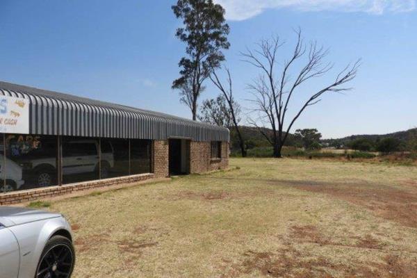 This 3338 sqm stand with two workshops, 240sqm and 300 sqm respectively is situated in klerksdorp Neserhof next to Golf course and has ...