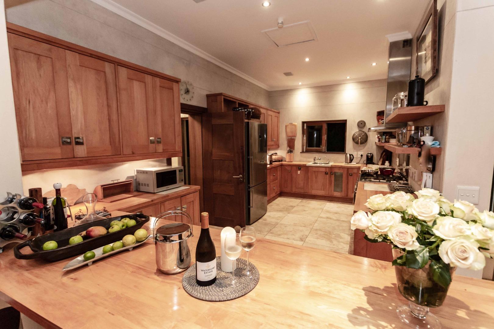 Photo of 4 Bedroom House to rent in Solar Beach