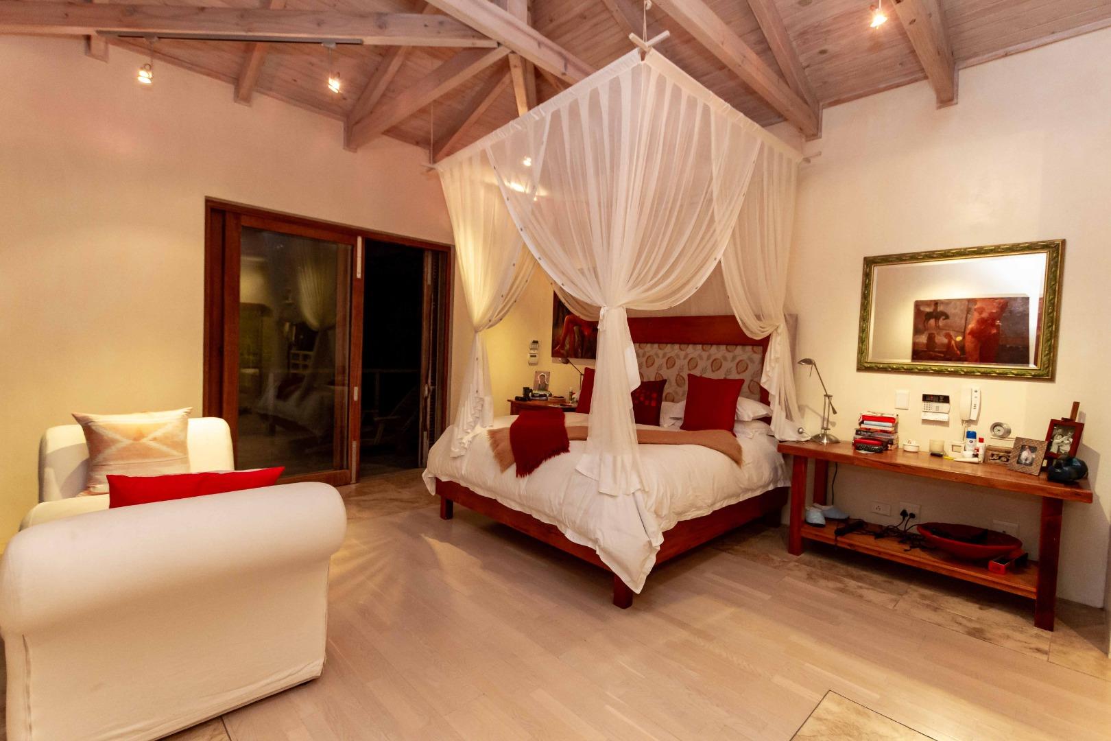 Photo of 4 Bedroom House to rent in Solar Beach