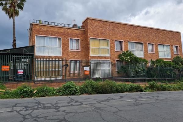 8 units plus an additional 2 rooms in a prime location, bordering The Hill.

The well-maintained face brick building requires low ...