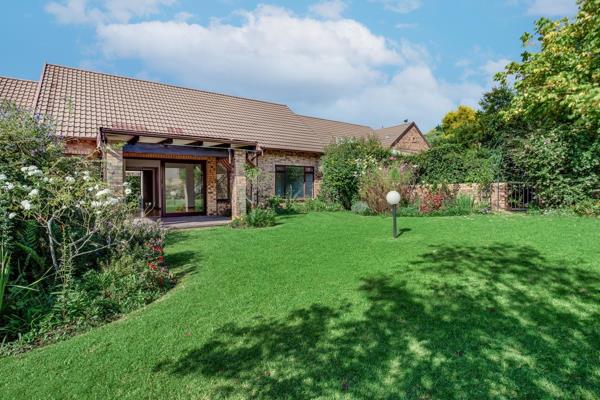 This immaculate 2 bedrooms home is located in a secure tranquil retirement SECTIONAL TITLE complex in the heart of Lonehill. The home ...