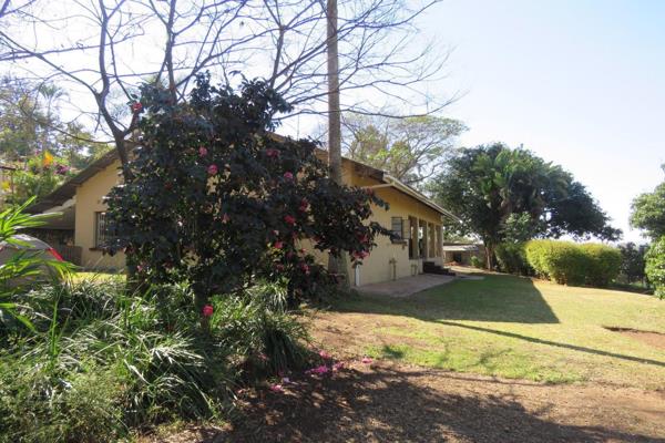 Situated close to town and Casterbridge Lifestyle centre, offers you a farm life atmosphere, yet 2km from town.
The large  Farmhouse ...