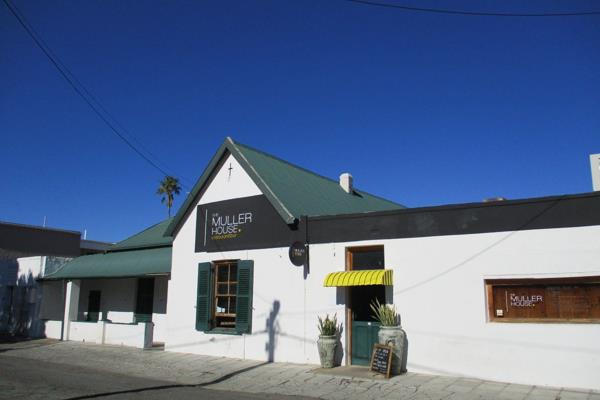 Commercial building for sale in the heart of Graaff Reinet which offers great business opportunity.

Original Oregon pine and ...