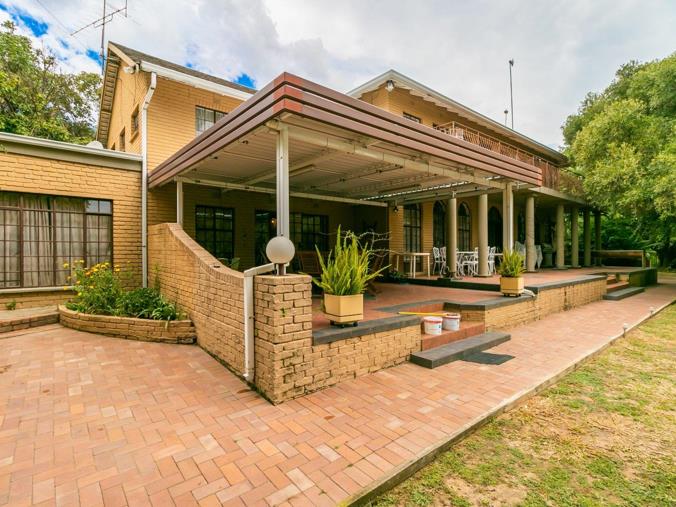 Farm for Sale in North Riding AH