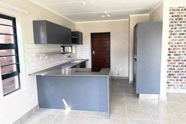 Exciting opportunity !
Spacious living areas, including a private garden that is perfect for a relaxing weekend braai.
Conveniently ...