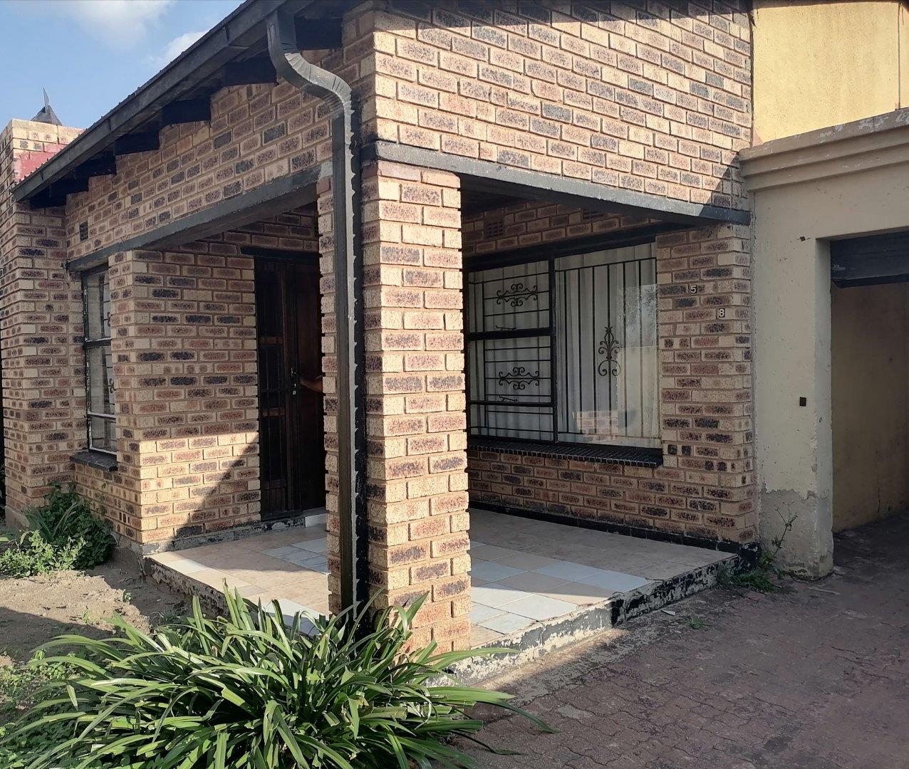 Mofolo Central Property : Property and houses to rent in Mofolo Central ...