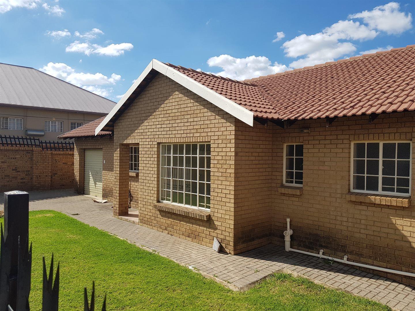 2 Bedroom Townhouse to Rent in Reyno Ridge