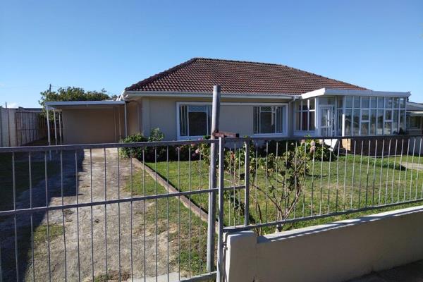 This beautiful family house at 15 Hydrangea Street in Linton Grange, consisting of 3 ...