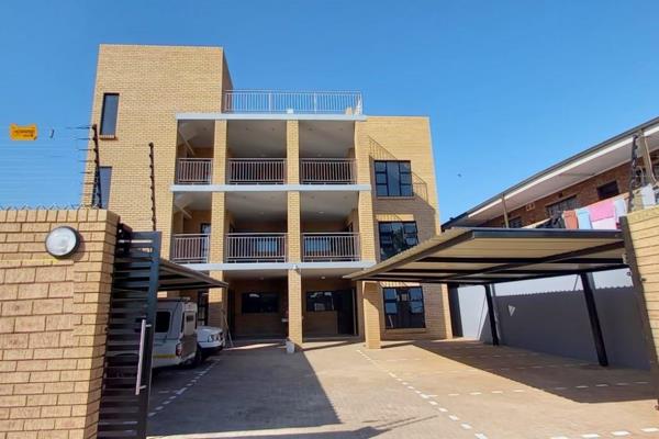 This 3 story building offers very luxurious 
3 x 3 bedroom units for rent on Rose Ave Lenasia. 

The complex housing them is ...