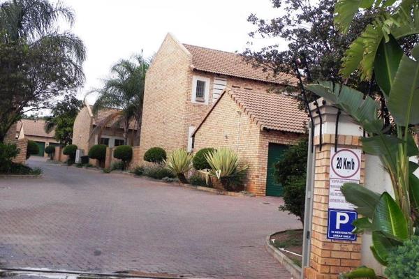 This 3 bedroom townhouse is situated in Die Hoewes , Glover avenue close to Gautrain station , Centurion mall, schools and local shops ...