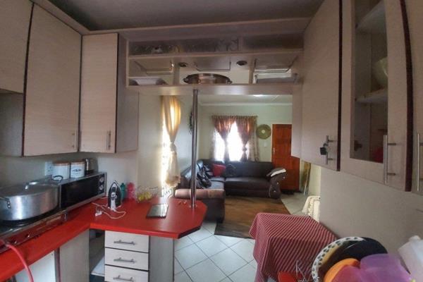 This lovely home is equipped with the following features: 
- Kitchen with built in cupboards
- Spacious living area
- 2 bedrooms - ...