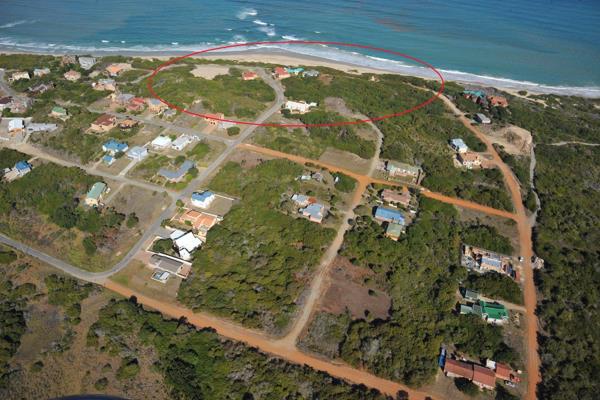 There are not many choice beachfront stands like this one left in the very sought after area of Paradise Beach. For additional privacy ...