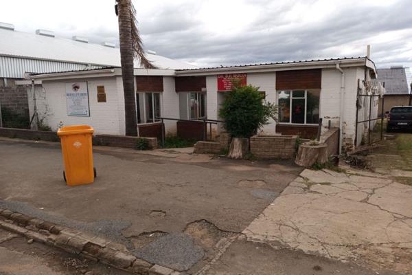 This property is situated in a busy section of Matatiele. 

The property is currently ...