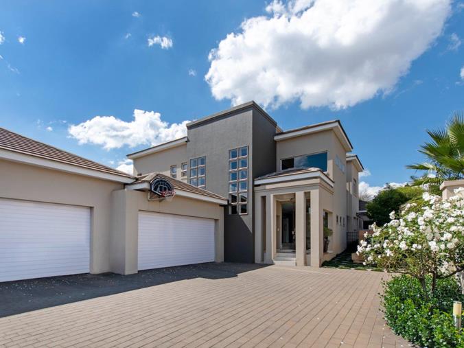 4 Bedroom House for Sale in Ebotse Golf Estate