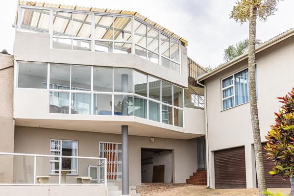 There is a reason I&#39;ve used this heading! 

Right near the beach this large stand consists of a main house and two dwellings on ...