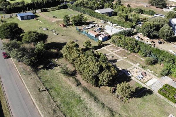 This prime property is available on the extremely busy Swartkoppies road in Rispark.

There is currently a paving brick production ...