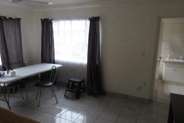 This home offers the following 

3 Well sized bedrooms
3 Bathrooms
Kitchen has a ...