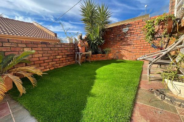 Excellent Investment Opportunity

Ticking all the boxes.....

Simplex

Pet Friendly

Facebrick

Private Garden

Nobody above you

Come ...