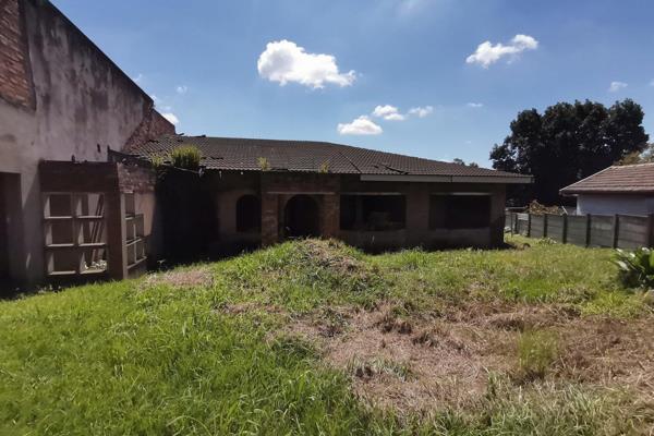 If you looking for a great location then this incomplete home is for you.

One has to have a vision to make this their home.

Give ...