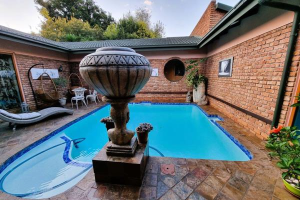 This elegant property situated in the heart of Greenhills offers everything and more. 

This lovely face brick home offers:

- Four ...