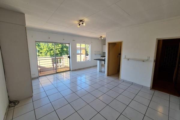 This unit has a great location and will be ready for immediate occupation /1 October 2024!

It offers:

- Spacious Bedroom

- ...