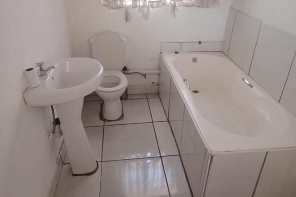 An RDP house with Separate Garage with living room Ensuite bedroom with bath tub and toilet
Fenced area
Taxi route for public ...