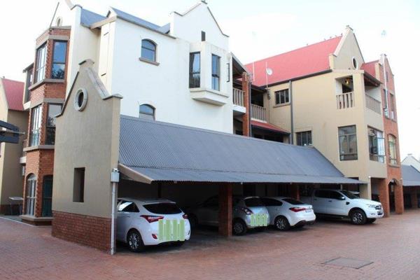 This amazing penthouse is on the NWU&#39;s doorstep and in the middle of everything a student may need on Die Bult.  
Situated in a ...