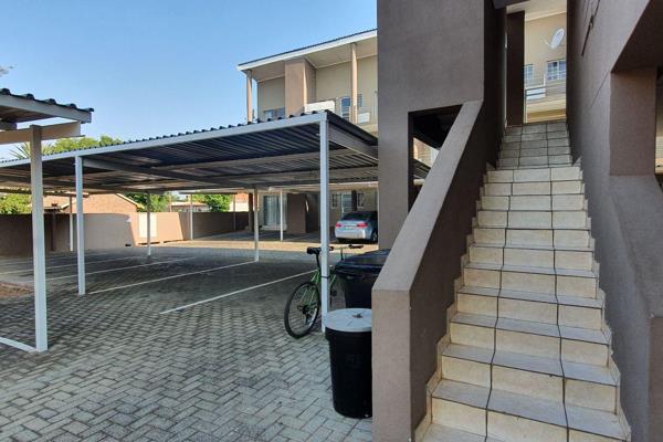 Located in the heart of Potchefstroom, this unit offers one spacious bedroom with built in cupboards, one bathroom and an open plan ...