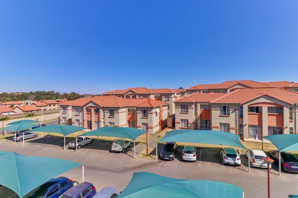 2 Bedroom Townhouse to rent in Ormonde View 11 Nasrec Road P24