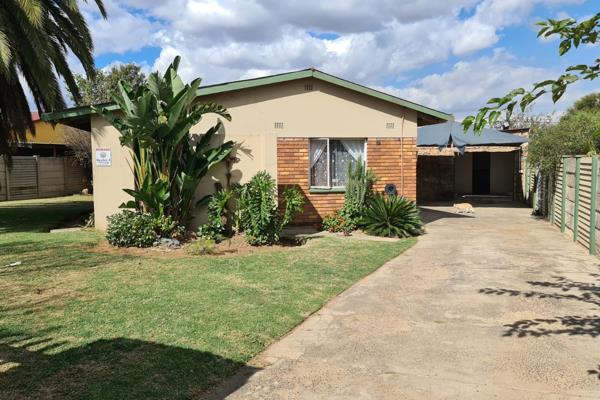 This property consists of 3 bedrooms and 1 bathroom
Kitchen with ample cupboard space
Dining and lounge area and tv ...