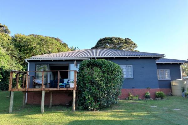 This lovely 2 bedroom, 2 bathroom house is walking distance from the beach, it has a beautiful 1 bedroom flatlet with bathroom and ...