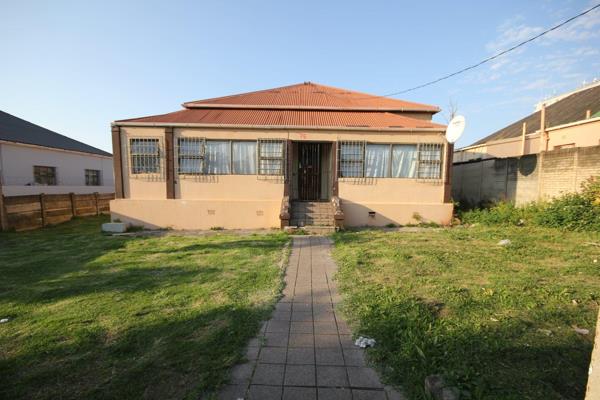 12 Bedrooms.

Rental income monthly currently R 24,100.00 per month.

Equipped with prepaid electricity and water meters and ...