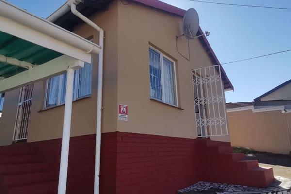 Two bedroom starter house for sale In Ginsberg . 

The property has two bedrooms with built-In cupboards, Full bathroom , Wooden ...