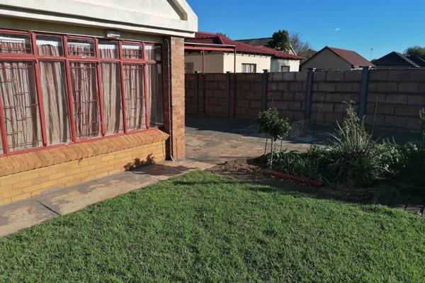 This home will sell fast.. its as good as off the grid and the bonus is that it has a flatlet as well.  Located in the quiet suburb of ...