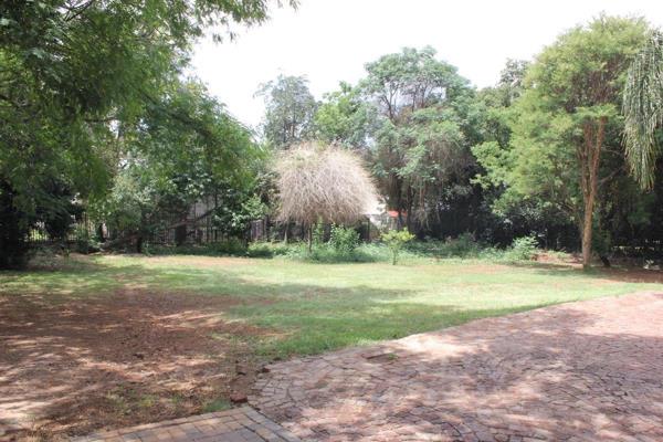 Situated in one of the most sought after positions in Waterkloof, for the privileged few. This section of vacant land can be the blank ...