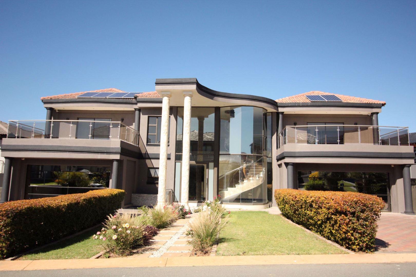 6 Bedroom House for sale in Blue Valley Golf Estate P24108933358