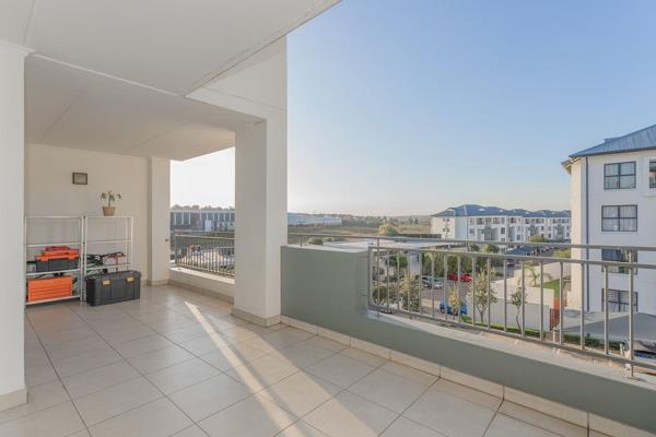 Immaculate 2 Bedroom 2 Bathroom apartment situated in an excellent location within this Fabulous Lifestyle complex!  Tenant currently ...