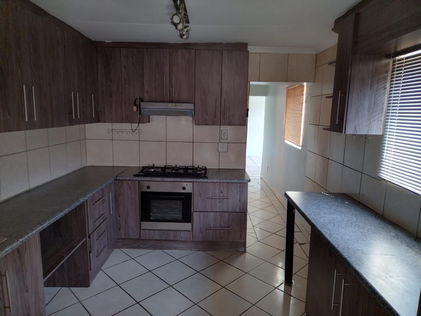 3 Bedroom House for sale in Casseldale - P24-111301360