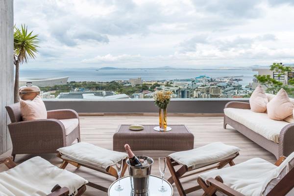 Pictures do not do it justice.

No expense has been spared in building this magnificent Green Point villa with spectacular city and ...