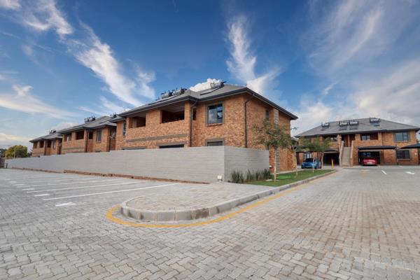 View this 3 Bedroom 2 Bathroom first floor apartment in Ravenswood, Boksburg priced at only R 995 000.

Kitchen leads to open plan ...