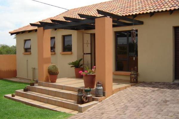 Townhouse - 2 bedrooms, 2 bathrooms, lounge openplan kitchen &amp; garage