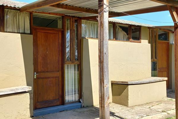 Bachelor Flat situated within walking distance of Dihlabeng Mall, ideal for people working close to the Mall. 
This unit offers two ...