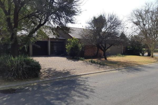 Freestanding House situated in a Secure Estate on Atlas Road.
Easy access to R21 and all major routes, located centrally from amenities ...