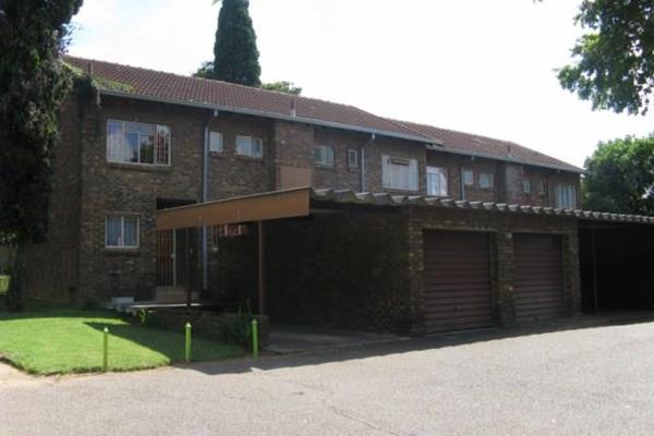 Kitchen

Living area

Bathroom 

X1 Garage

Tshwane pre-paid electricity

Water ...