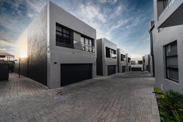 Ideally located, within close proximity to hyde Hyde Park shopping centre, Sandton CBD, Gautrain, the Art Mile on Keyes Avenue, and the ...